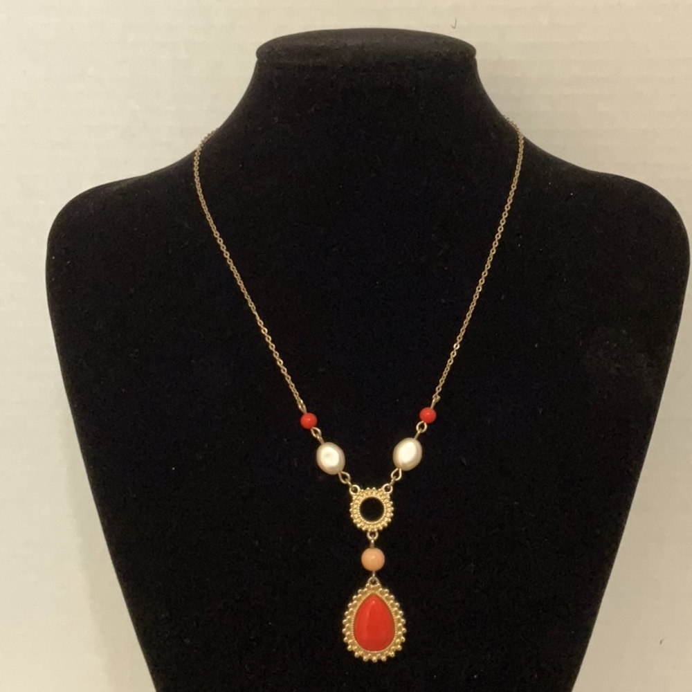 5/$25 - Vintage Dainty Coral Colored and Faux Pearl Bead Necklace